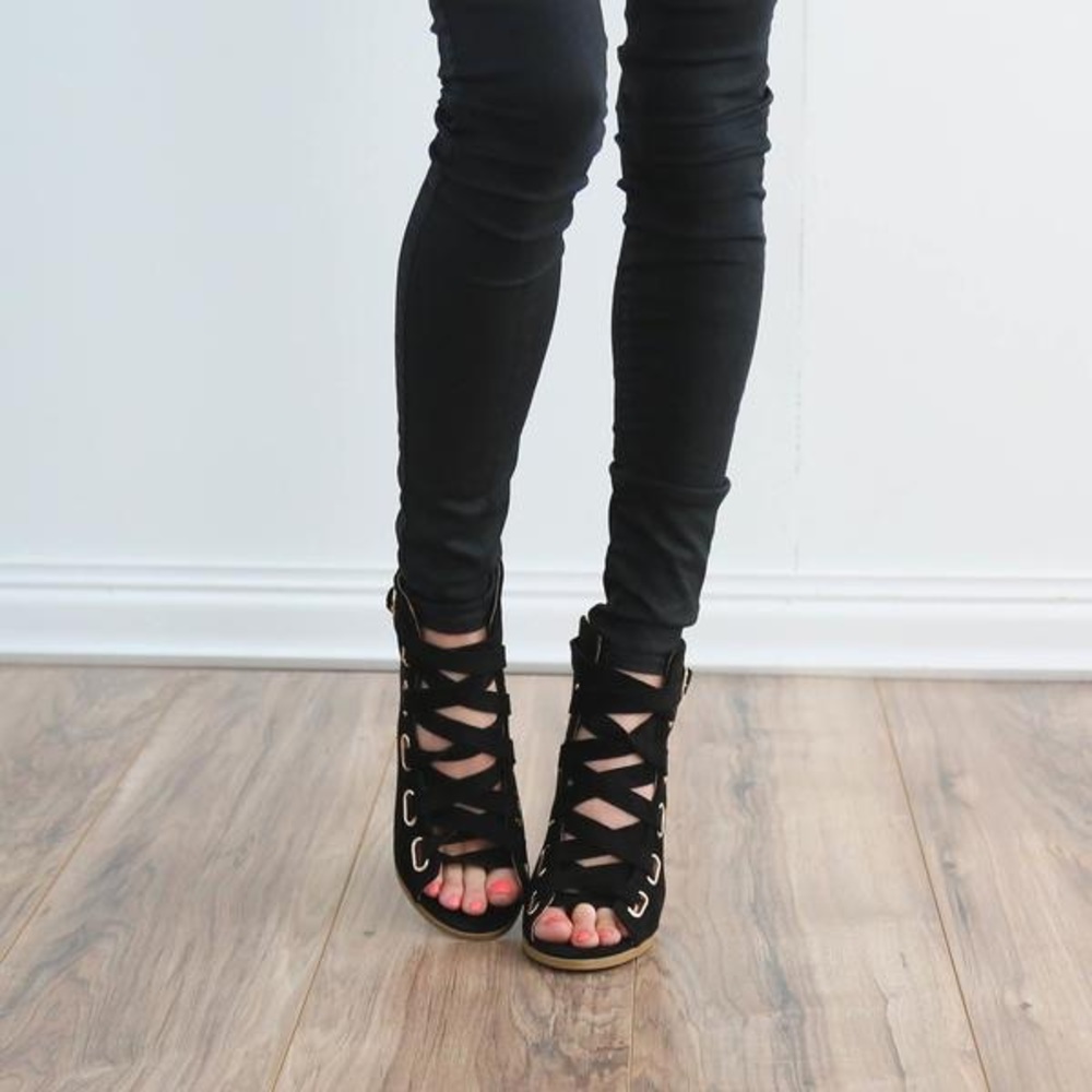 🏴 Harper Lace Up Heel 🏴